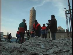 Belediyeler buz temizliğine yoğunlaştı